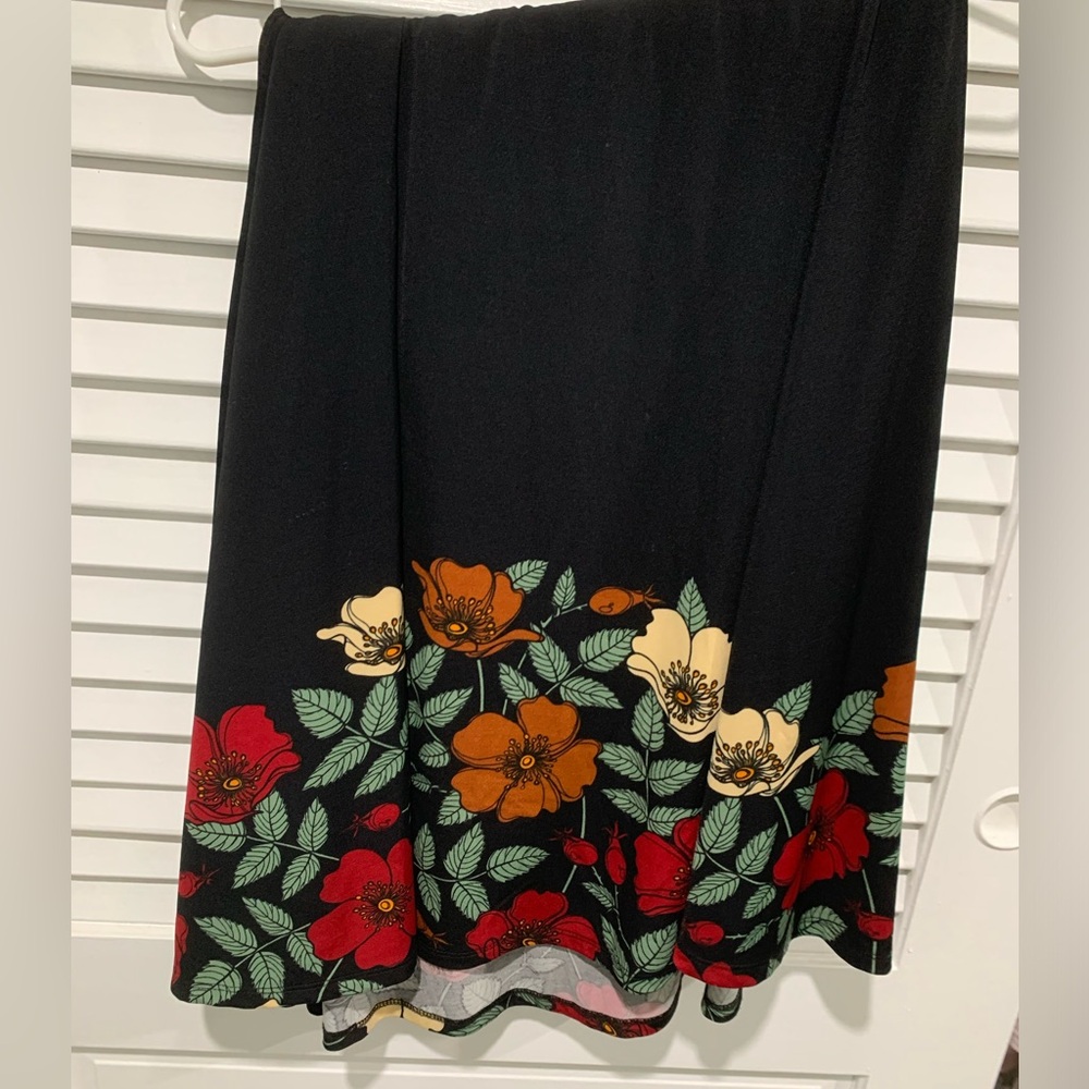 XS Maxi Skirt Black with Patterned Bottom